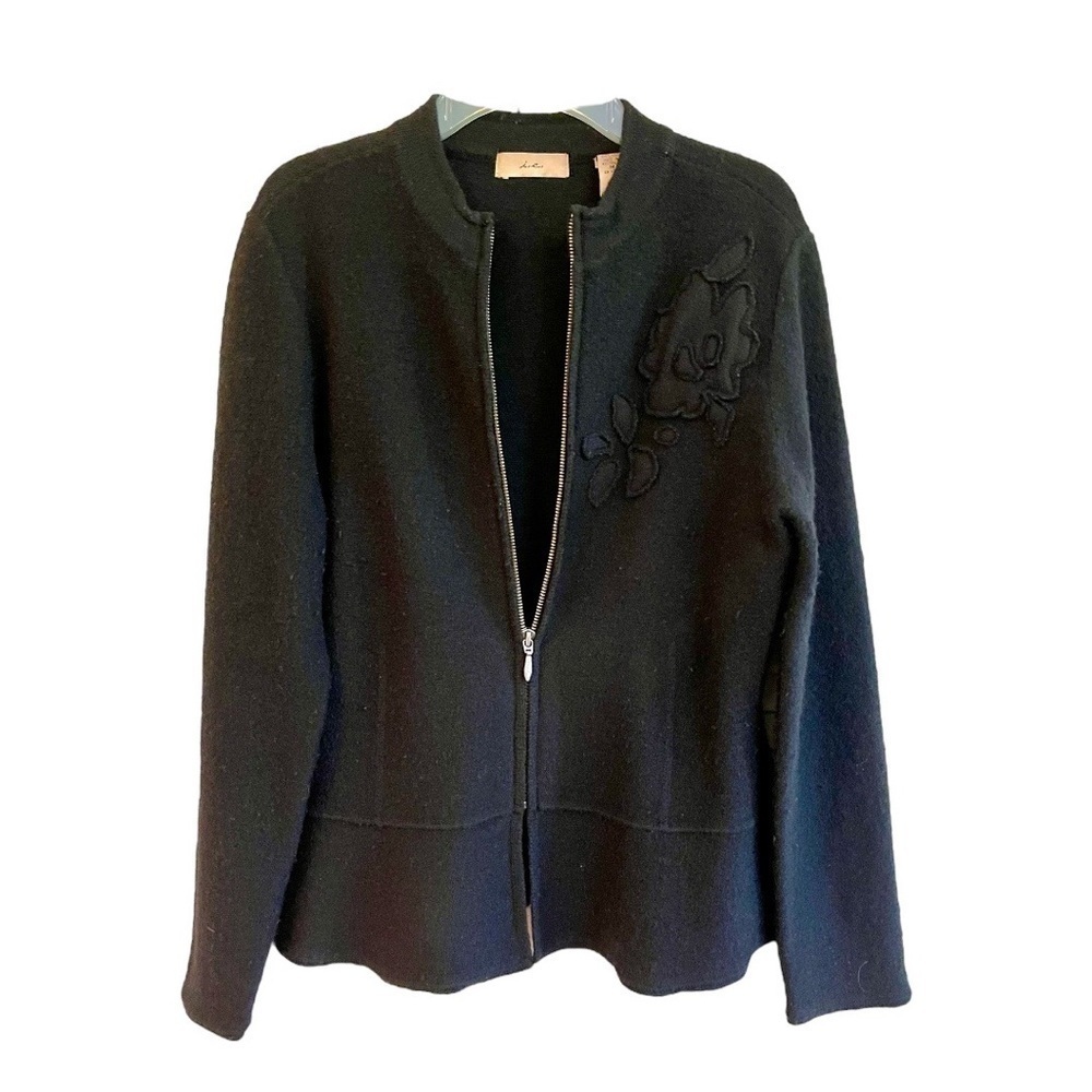 I.E. BLACK ZIP UP SWEATER TOP. MADE OF 100% WOOL, MADE IN AUSTRALIA. SIZE M